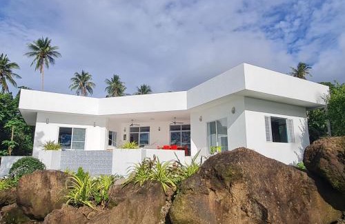 Mambajao House | ArtVilla Camiguin - Luxus Homestay mit Infinity Pool und Sunset View