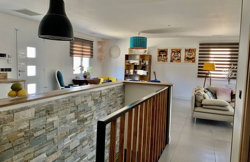 Saint-Georges-d'Orques Villa | Arty contemporary villa 145 m2 with swimming pool and air conditioning in a village near Montpellier.