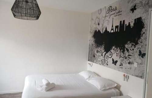 Saint-Lambert Hostel | Arty Paris Porte de Versailles by River