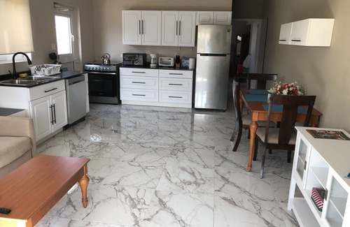 Noord House | Aruba 2-bedroom duplex for rent. 4 minutes to Eagle Beach and close to shopping.