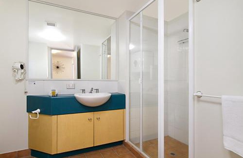Broadbeach Apartment | Aruba Surf Resort