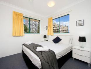 Broadbeach Apartment | Aruba Surf Resort