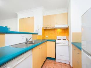Broadbeach Apartment | Aruba Surf Resort