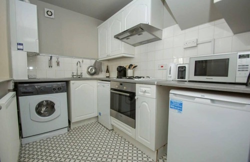 Kemptown House | Arundel Mews | Parking | by Brighton Holiday Lets