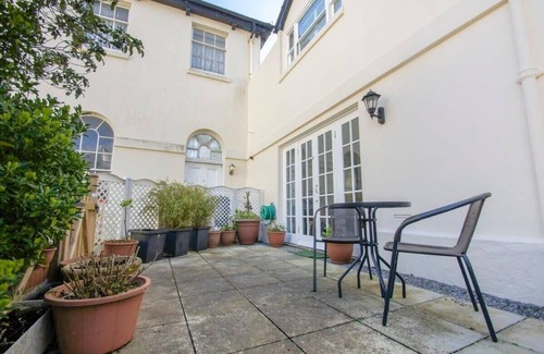 Kemptown House | Arundel Mews | Parking | by Brighton Holiday Lets