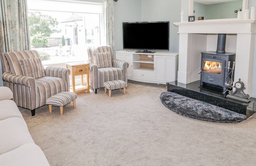 Omagh Cabin | ARVALEE RETREAT, pet friendly, character holiday cottage in Omagh