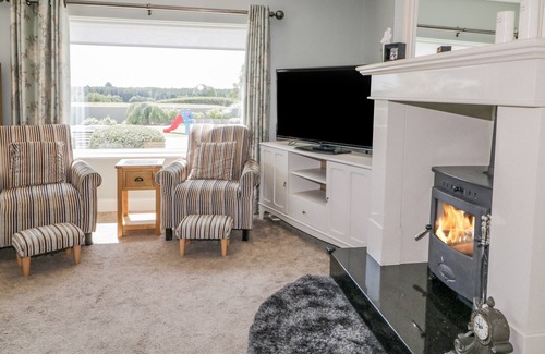 Omagh Cabin | ARVALEE RETREAT, pet friendly, character holiday cottage in Omagh