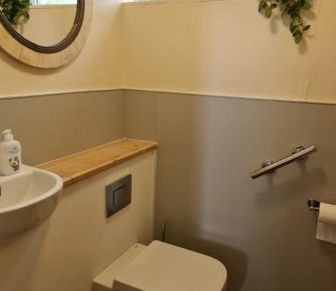 New Quay House | Arvonia sleeps 7, sea views, dog friendly