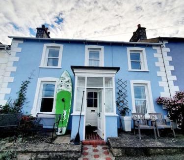New Quay House | Arvonia sleeps 7, sea views, dog friendly