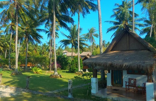 Karimunjava Resort | Ary's Lagoon Bungalow & Hotel