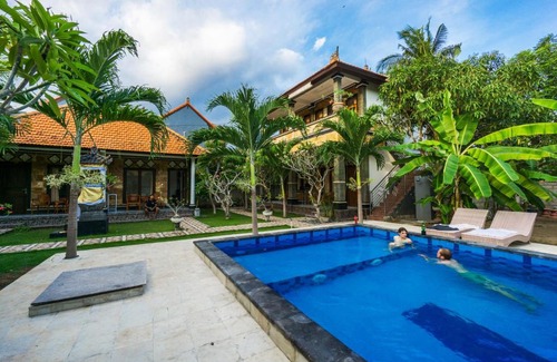 Jungut Batu House | Arya Inn Enny Salon and Spa