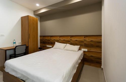 Kumbalam Hotel | Aryaas Residency Nettoor