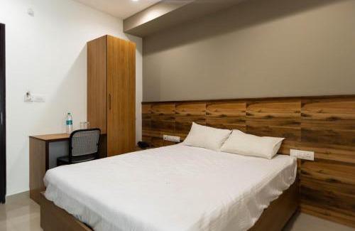 Kumbalam Hotel | Aryaas Residency Nettoor