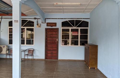 Alor Gajah Ski Chalet | Aryani Homestay