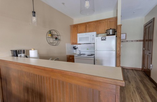 Snowshoe Apartment | AS 111 - Delightful Village studio for your summer travels. Bike-in/out & pool!