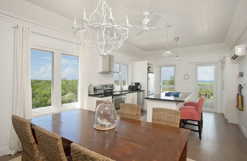 James Cistern Condo | AS SEEN ON HGTV! Lux Condo w/Views, Htd Pool, Beach, Golf Cart, Pickleball