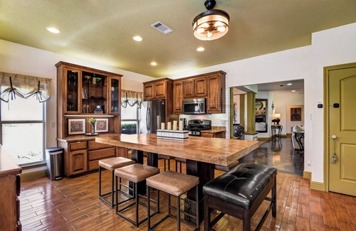 Van Alstyne House | As Seen on HGTV l Events Welcome l 18-Acre Ranch