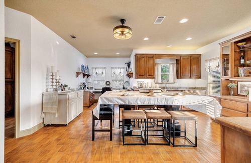 Van Alstyne House | As Seen on HGTV l Events Welcome l 18-Acre Ranch