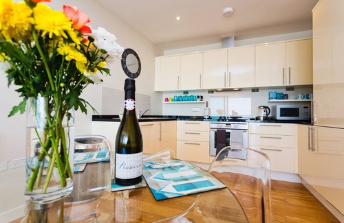 Westleigh Apartment | AS SEEN ON TV! Headlands Luxury Beachside Apartment