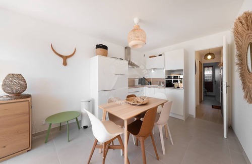 Le Grau-Du-Roi Apartment | AS20113-P2 Cabin, beautiful garden view on channel