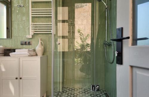 Sololaki Apartment | Asatiani windows