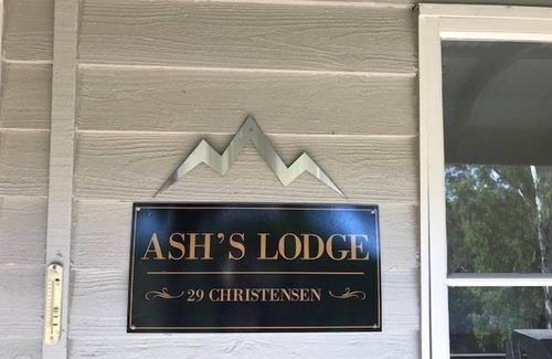 Sawmill Settlement House | Ash's Lodge - Base of Buller