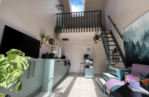 Ashburton House | Ashburton unique Studio House, close to Cookery School, private entrance & parking