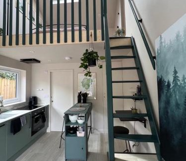 Ashburton House | Ashburton unique Studio House, close to Cookery School, private entrance & parking