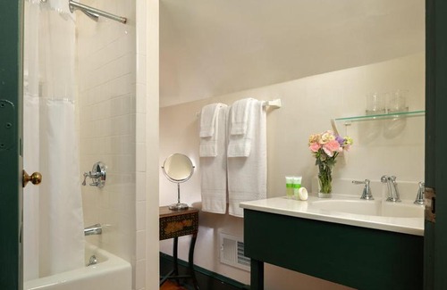 Paris Hotel | Ashby Inn & Restaurant