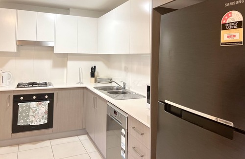 Ashfield Apartment | Ashfield 2 Br apt | Bus&Train + Shop + Parking