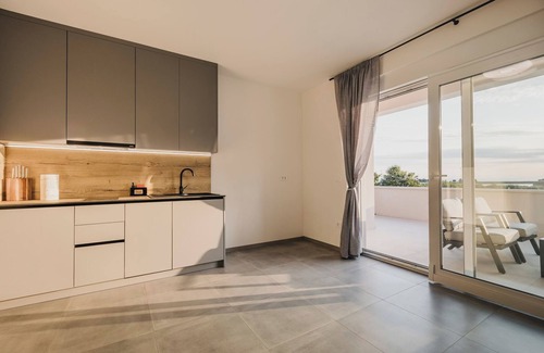 Đuba Apartment | Ashka vacation apartment with sea view