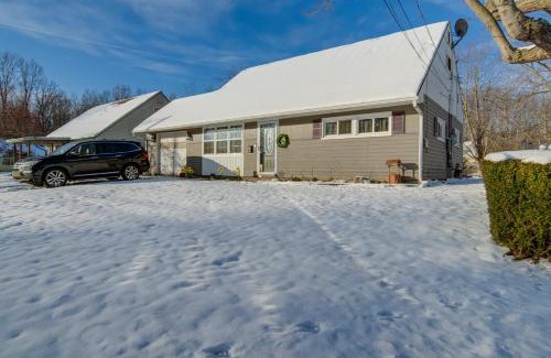 Ashtabula House | Ashtabula Home Rental - 2 Mi to Lake Erie, Beaches