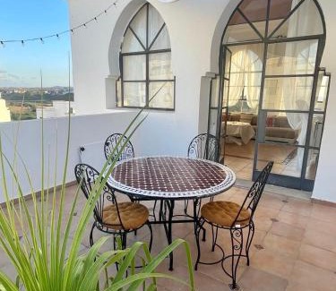 Asilah Apartment | Asilah Duplex----- Luxury living ---- Sea View ---- Access to 2 pools -----5 minutes From Thee Beach ---wifi - Ac----- Private Parking -------------------------------------Vida de Lujo ---- Vistas al mar ----- Acceso a 2 Piscinas -----a 5 minutos de playa