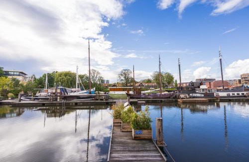 Amsterdam North Boat Rental | Asile Flottant