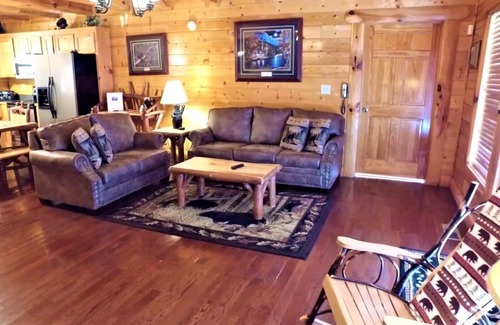 Gatlinburg - Pigeon Forge Cabin | Ask for Sept Special-Mountain View, 2 Suites, Hot Tub, Game Rm, Hammock,Fire Pit