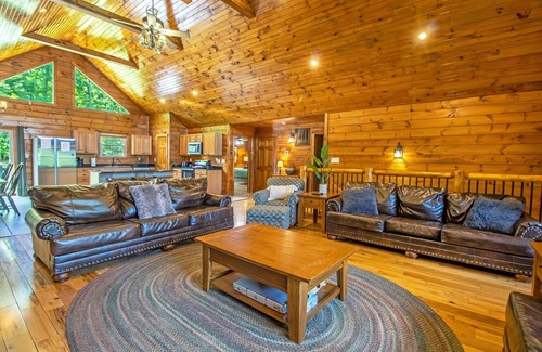 Stanley House | Ask Pet Promo, Views, Spa, Fire Pit, Sleeps 20