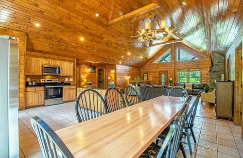 Stanley House | Ask Pet Promo, Views, Spa, Fire Pit, Sleeps 20