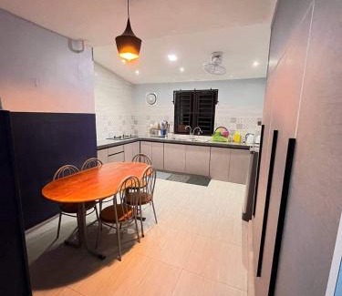 Kampung Tanjong Bendahara House | Aslam's homestay