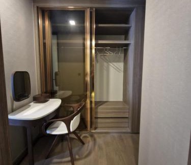 Asoke Apartment | Asok Luxury High End 2 bedrooms sleeps 4 Heart Of Bangkok
