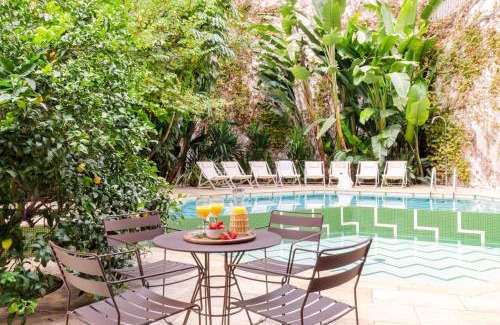L'Antiga Esquerra de l'Eixample Apartment | Aspasios Garden Apartments