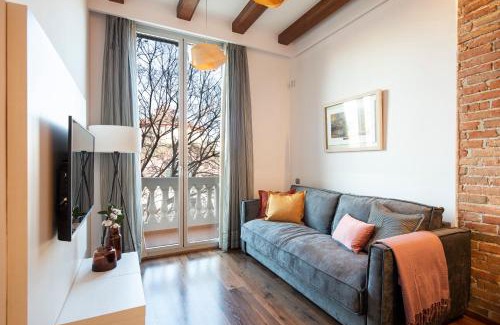 Sant Antoni Apartment | Aspasios Market Balconies Apartments