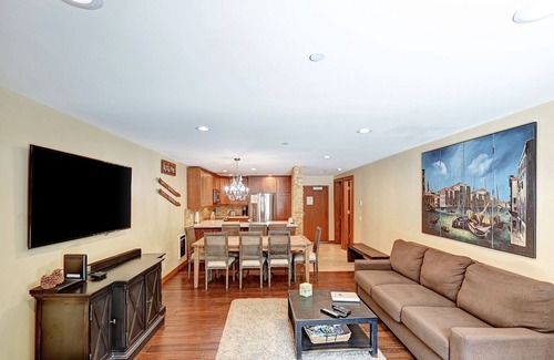 Mammoth Lakes Condo | Aspen Creek 117: Walk to Lifts at Eagle Lodge