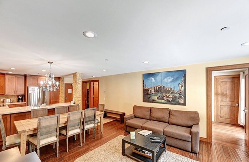 Mammoth Lakes Condo | Aspen Creek 117: Walk to Lifts at Eagle Lodge