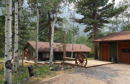 Nathrop House | Aspen Creek - 4 Bedroom With Hot Tub On Chalk Creek Home