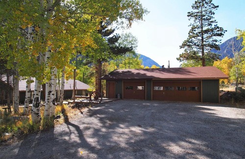 Nathrop House | Aspen Creek - 4 Bedroom With Hot Tub On Chalk Creek Home
