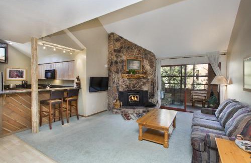 Mammoth Lakes Apartment | Aspen Creek by 101 Great Escapes