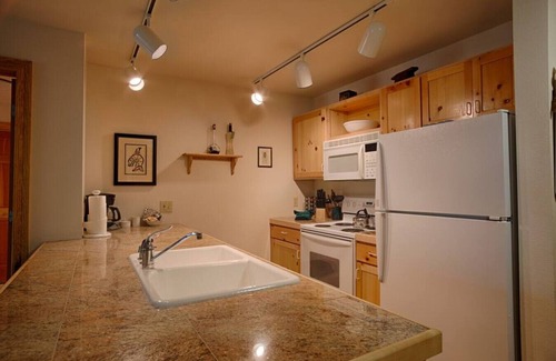 Driggs Condo | Aspen Forest Hideaway: Close to Targhee, Fireplace, In-unit Laundry, Hot Tub