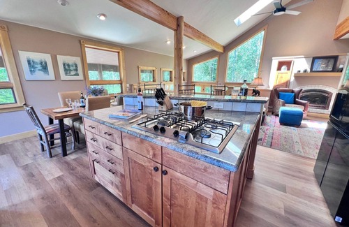 Frisco House | Aspen Hollow Lodge-Basecamp w/Hot Tub + Fire Pit