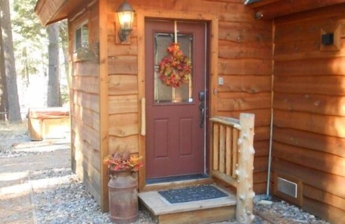 Christmas Valley Cabin | Aspen Hollow PMA - Stunning, Secluded Riverfront Home with Hot Tub