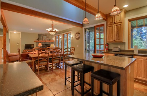 Fish Camp House | Aspen House in Fish Camp- 2 Miles from Yosemite's South Entrance!